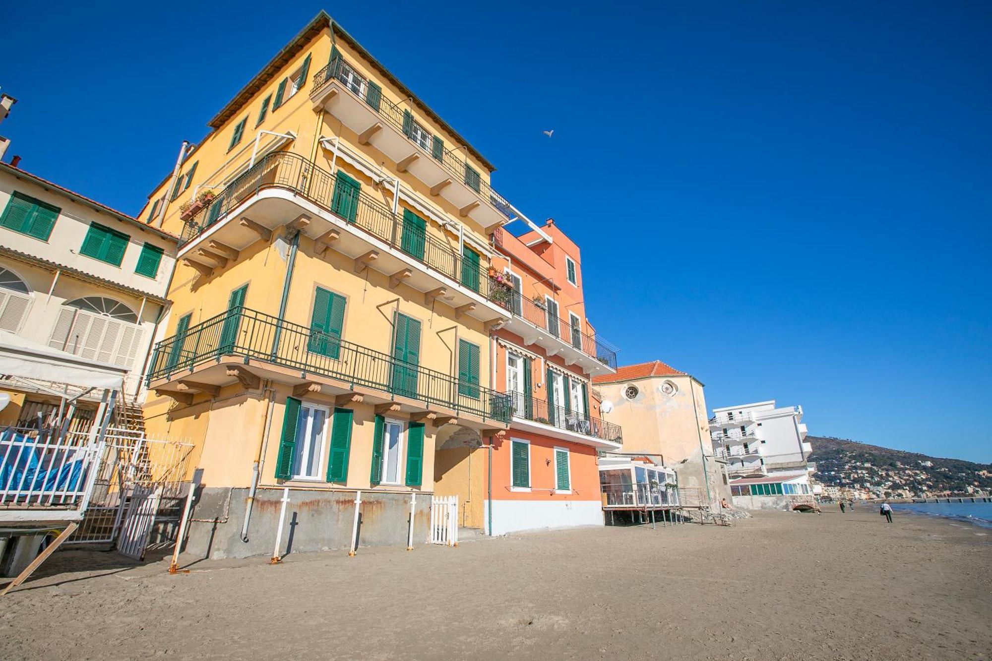 La Casa Sulla Spiaggia - On The Beach- Happy Rentals Alassio Exterior photo